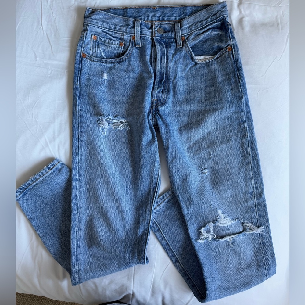 LEVI 501 Distressed jeans